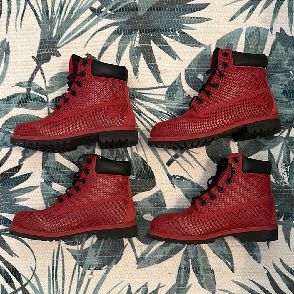 Timberland Red and Black Boots High-Top Design - Picture 3 of 5